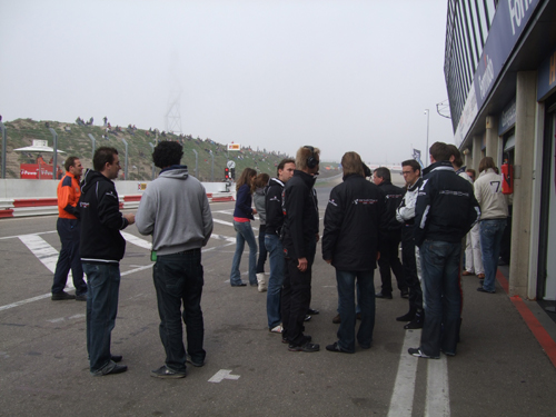 Overleg in Pits
